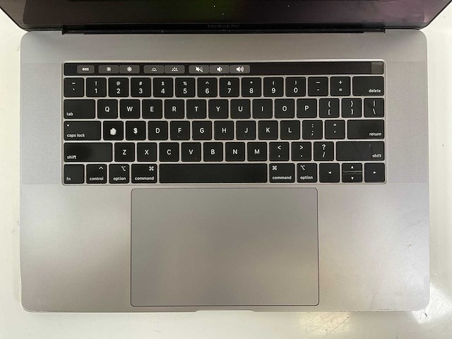 Apple macbook pro 15.4”, core(tm) i7 9th gen, 32 gb ram, 256 gb nvme laptop - afbeelding 4 van  7