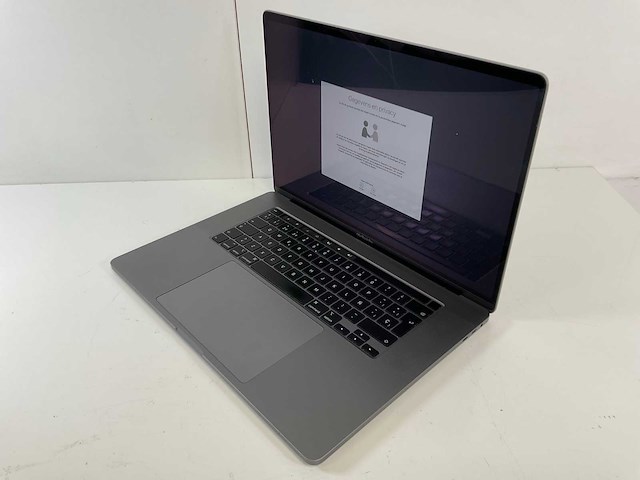 Apple macbook pro 15.4”, core(tm) i7 9th gen, 32 gb ram, 500 gb nvme, amd radeon pro 5300m 4 gb laptop - afbeelding 2 van  6