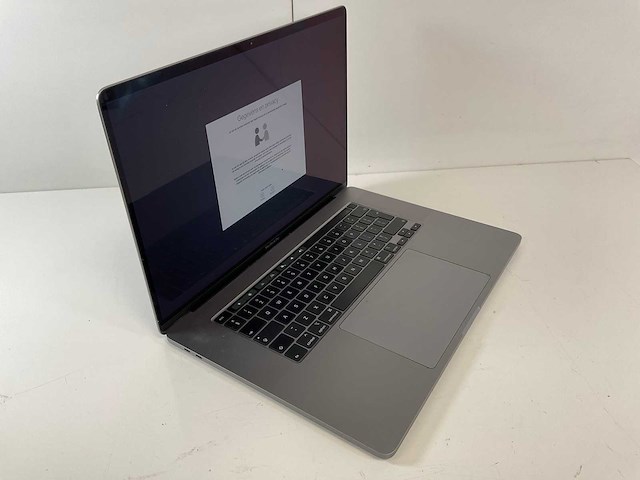 Apple macbook pro 15.4”, core(tm) i7 9th gen, 32 gb ram, 500 gb nvme, amd radeon pro 5300m 4 gb laptop - afbeelding 2 van  7