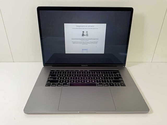 Apple macbook pro 15.4”, core(tm) i9 8th gen, 16 gb ram, 1 tb nvme, amd radeon rx pro 560x 4 gb laptop - afbeelding 1 van  9