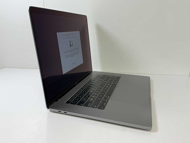 Apple macbook pro 15.4”, core(tm) i9 8th gen, 16 gb ram, 1 tb nvme, amd radeon rx pro 560x 4 gb laptop - afbeelding 2 van  9