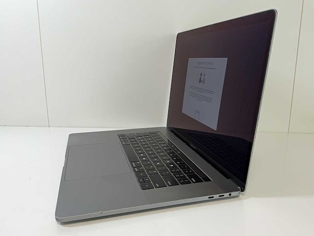 Apple macbook pro 15.4”, core(tm) i9 8th gen, 16 gb ram, 1 tb nvme, amd radeon rx pro 560x 4 gb laptop - afbeelding 3 van  9