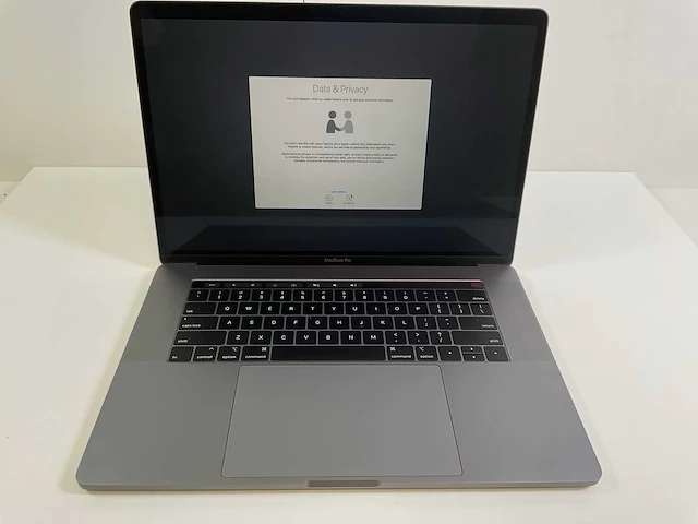 Apple macbook pro 15.4“ core(tm) i9 8th gen, 16 gb ram, 2 tb nvme, amd radeon rx 460 4gb laptop - afbeelding 1 van  6