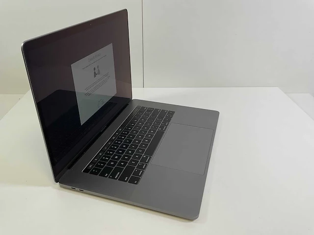 Apple macbook pro 15.4“ core(tm) i9 8th gen, 16 gb ram, 2 tb nvme, amd radeon rx 460 4gb laptop - afbeelding 2 van  6