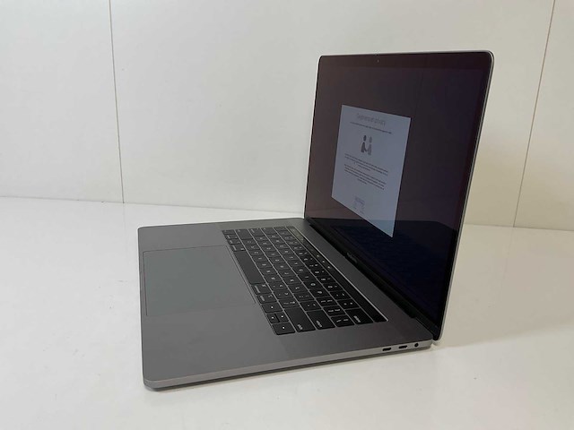 Apple macbook pro 15.4”, core(tm) i9 8th gen, 16 gb ram, 500 gb nvme, amd radeon pro 560x 4 gb laptop - afbeelding 3 van  7