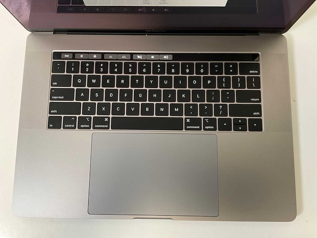 Apple macbook pro 15.4”, core(tm) i9 8th gen, 16 gb ram, 500 gb nvme, amd radeon pro 560x 4 gb laptop - afbeelding 4 van  7