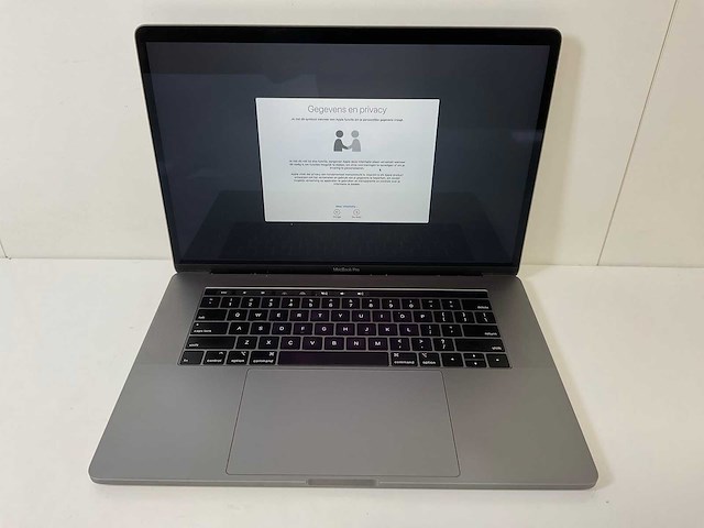Apple macbook pro 15.4”, core(tm) i9 8th gen, 16 gb ram, 500 gb nvme, amd radeon pro 560x 4 gb laptop - afbeelding 1 van  7