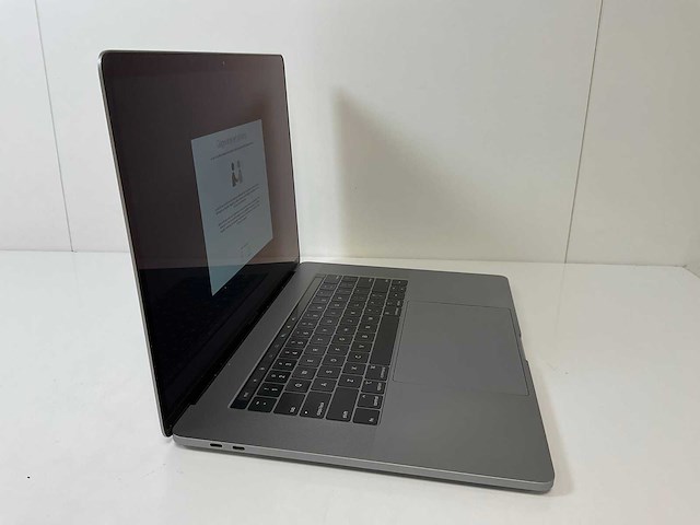 Apple macbook pro 15.4”, core(tm) i9 8th gen, 16 gb ram, 500 gb nvme, amd radeon pro 560x 4 gb laptop - afbeelding 2 van  7