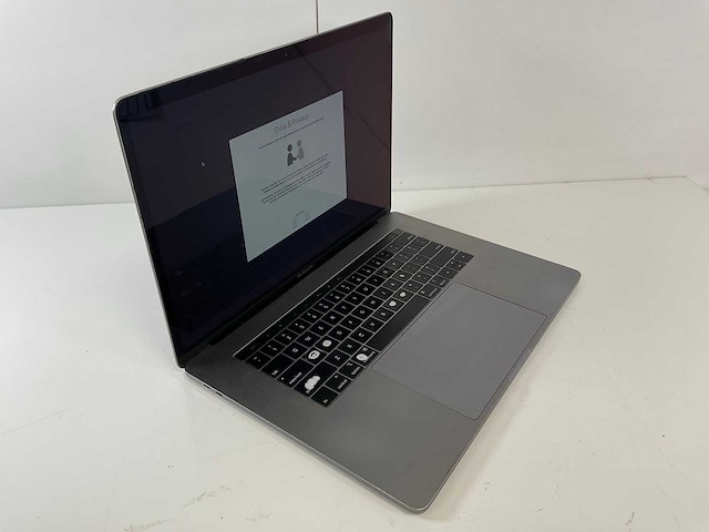 Apple macbook pro 15.4”, core(tm) i9 8th gen, 16 gb ram, 500 gb nvme, amd radeon pro 560x 4 gb laptop - afbeelding 2 van  7
