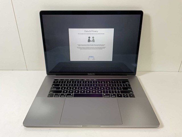 Apple macbook pro 15.4”, core(tm) i9 8th gen, 16 gb ram, 500 gb nvme, amd radeon rx pro 560x 4 gb laptop - afbeelding 1 van  8