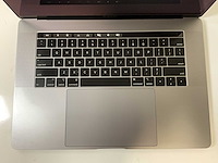 Apple macbook pro 15.4”, core(tm) i9 8th gen, 16 gb ram, 500 gb nvme, amd radeon rx pro 560x 4 gb laptop - afbeelding 4 van  8