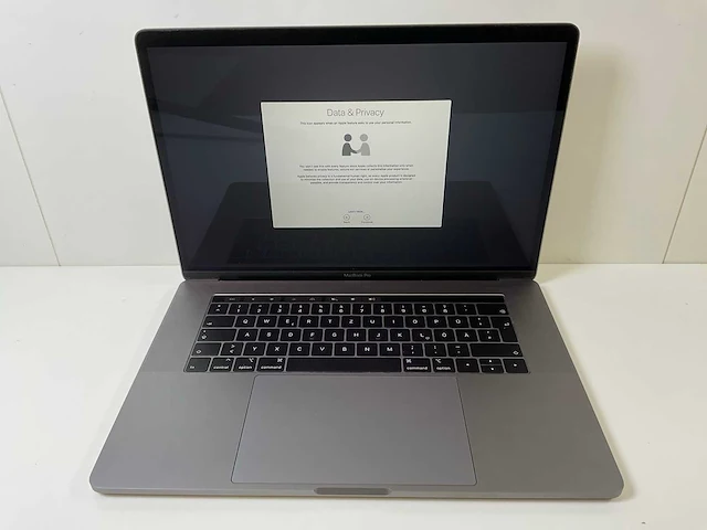 Apple macbook pro 15.4”, core(tm) i9 8th gen, 32 gb ram, 1 tb nvme, amd radeon rx pro 560x 4gb laptop - afbeelding 1 van  6