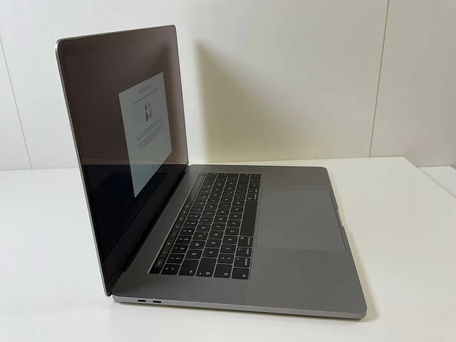 Apple macbook pro 15.4”, core(tm) i9 8th gen, 32 gb ram, 1 tb nvme, amd radeon rx pro 560x 4gb laptop - afbeelding 2 van  6