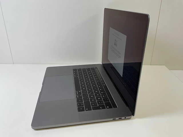 Apple macbook pro 15.4”, core(tm) i9 8th gen, 32 gb ram, 1 tb nvme, amd radeon rx pro 560x 4gb laptop - afbeelding 3 van  6