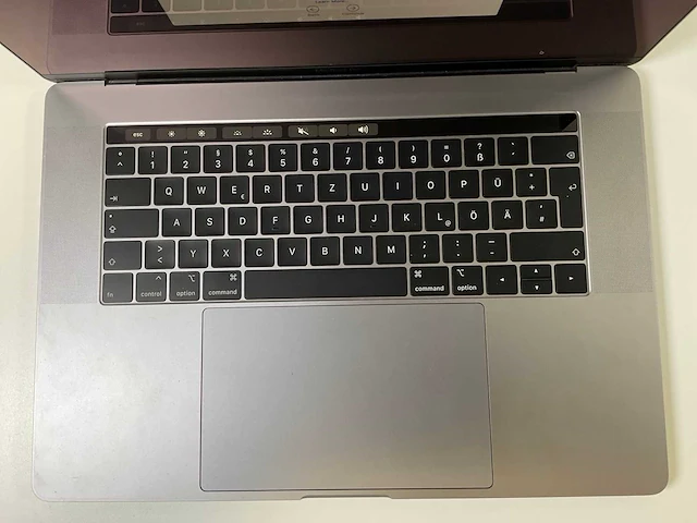 Apple macbook pro 15.4”, core(tm) i9 8th gen, 32 gb ram, 1 tb nvme, amd radeon rx pro 560x 4gb laptop - afbeelding 4 van  6