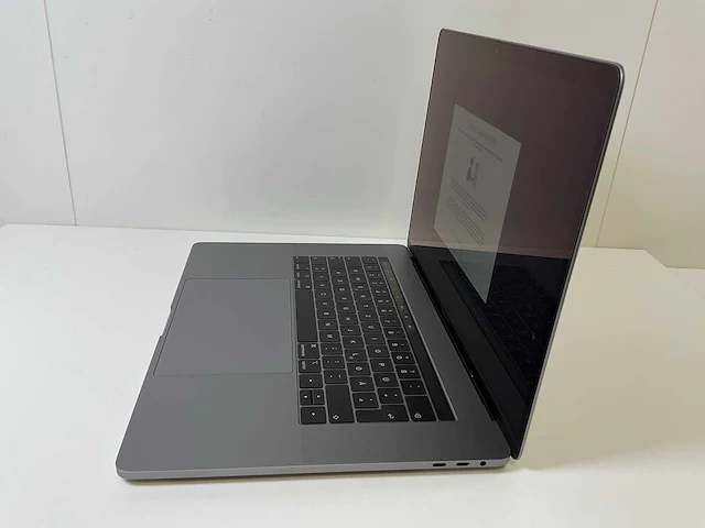 Apple macbook pro 15.4”, core(tm) i9 8th gen, 32 gb ram, 1 tb nvme, amd radeon rx pro 560x 4gb laptop - afbeelding 3 van  7