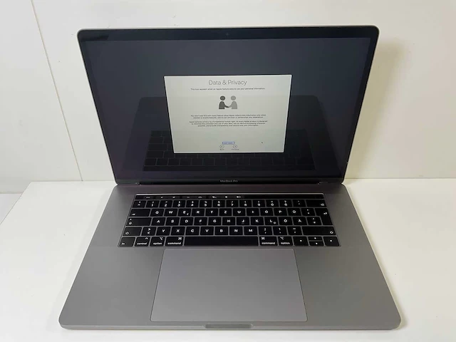 Apple macbook pro 15.4”, core(tm) i9 8th gen, 32 gb ram, 1 tb nvme, amd radeon rx pro 560x 4gb laptop - afbeelding 1 van  7