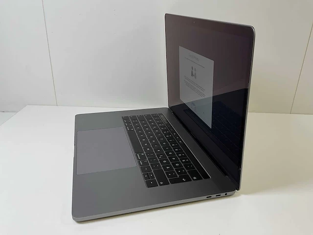 Apple macbook pro 15.4”, core(tm) i9 8th gen, 32 gb ram, 1 tb nvme, amd radeon rx pro 560x 4gb laptop - afbeelding 3 van  7