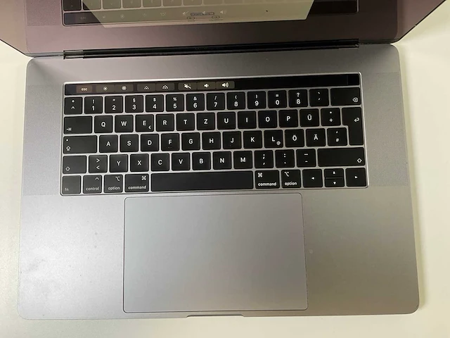 Apple macbook pro 15.4”, core(tm) i9 8th gen, 32 gb ram, 1 tb nvme, amd radeon rx pro 560x 4gb laptop - afbeelding 4 van  7