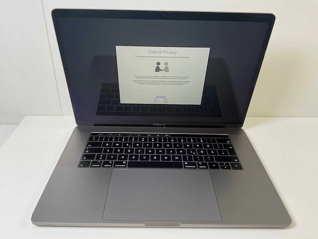 Apple macbook pro 15.4”, core(tm) i9 8th gen, 32 gb ram, 1 tb nvme, amd radeon rx pro 560x 4gb laptop - afbeelding 1 van  7