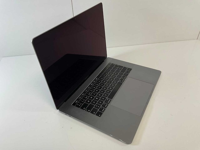 Apple macbook pro 15.4”, core(tm) i9 8th gen, 32 gb ram, 500 gb nvme laptop - afbeelding 2 van  7