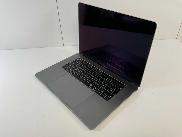 Apple macbook pro 15.4”, core(tm) i9 8th gen, 32 gb ram, 500 gb nvme laptop - afbeelding 3 van  7