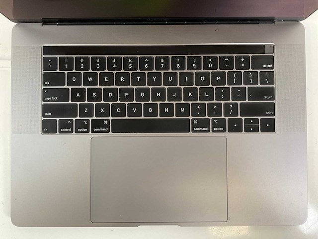 Apple macbook pro 15.4”, core(tm) i9 8th gen, 32 gb ram, 500 gb nvme laptop - afbeelding 4 van  7