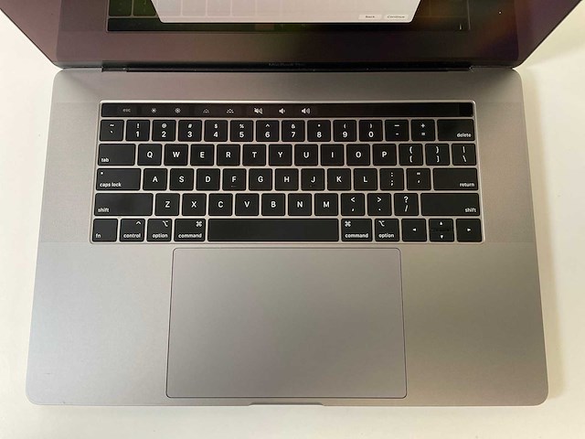 Apple macbook pro 15.4”, core(tm) i9 8th gen, 32 gb ram, 512 gb nvme, amd radeon pro 560x 4gb laptop - afbeelding 4 van  7