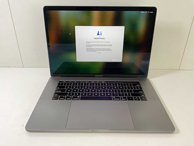 Apple macbook pro 15.4”, core(tm) i9 8th gen, 32 gb ram, 512 gb nvme, amd radeon rx pro 560x 4 gb laptop - afbeelding 1 van  7