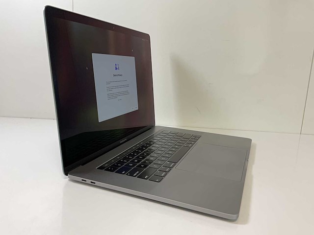 Apple macbook pro 15.4”, core(tm) i9 8th gen, 32 gb ram, 512 gb nvme, amd radeon rx pro 560x 4 gb laptop - afbeelding 2 van  7