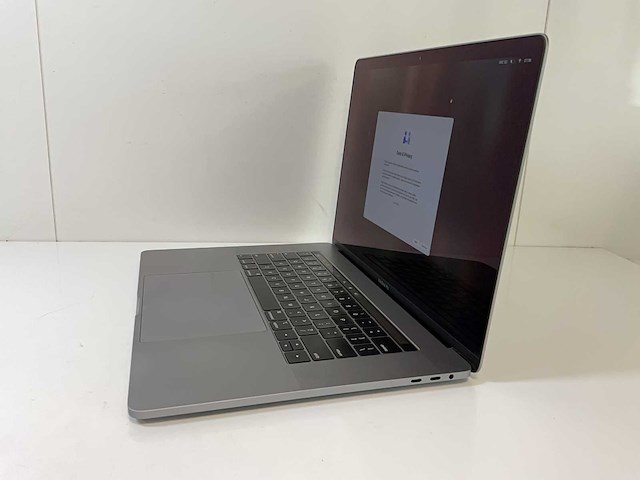 Apple macbook pro 15.4”, core(tm) i9 8th gen, 32 gb ram, 512 gb nvme, amd radeon rx pro 560x 4 gb laptop - afbeelding 3 van  7