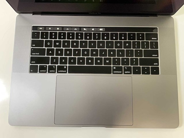 Apple macbook pro 15.4”, core(tm) i9 8th gen, 32 gb ram, 512 gb nvme, amd radeon rx pro 560x 4 gb laptop - afbeelding 4 van  7