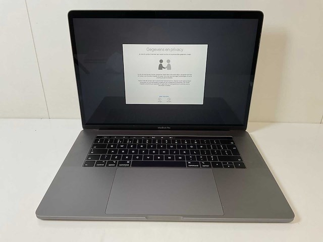 Apple macbook pro 15.4”, core(tm) i9 9th gen, 32 gb ram, 1 tb nvme, amd radeon pro vega 20 4 gb laptop - afbeelding 1 van  7
