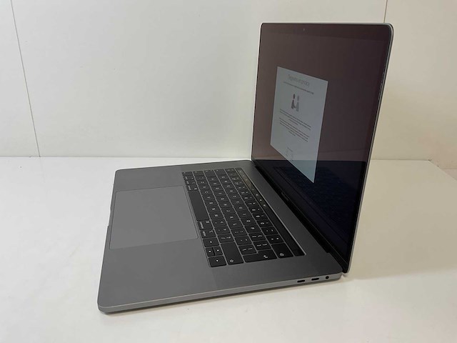 Apple macbook pro 15.4”, core(tm) i9 9th gen, 32 gb ram, 1 tb nvme, amd radeon pro vega 20 4 gb laptop - afbeelding 3 van  7
