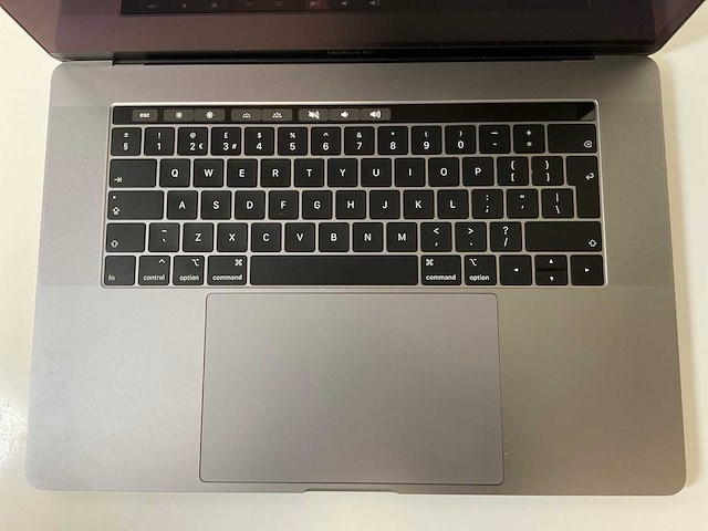 Apple macbook pro 15.4”, core(tm) i9 9th gen, 32 gb ram, 1 tb nvme, amd radeon pro vega 20 4 gb laptop - afbeelding 4 van  7
