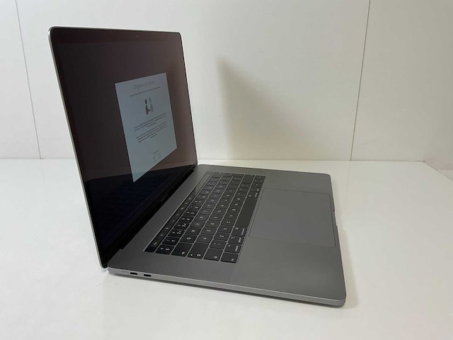 Apple macbook pro 15.4”, core(tm) i9 9th gen, 32 gb ram, 1 tb nvme, amd radeon pro vega 20 4 gb laptop - afbeelding 2 van  7