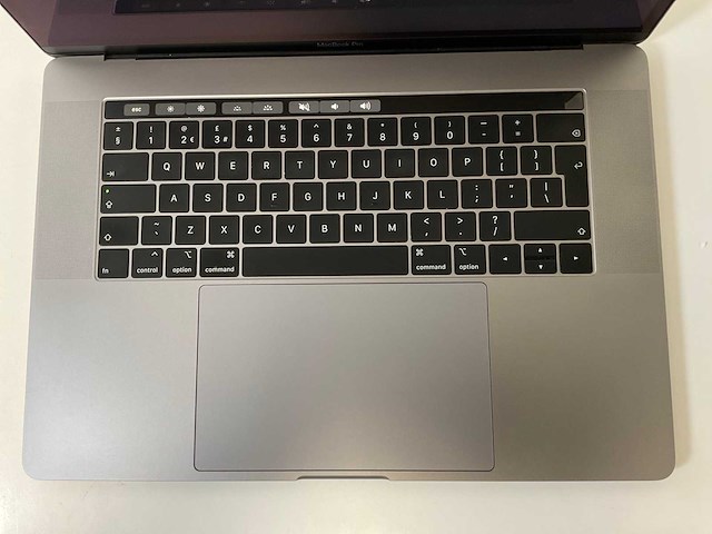 Apple macbook pro 15.4”, core(tm) i9 9th gen, 32 gb ram, 1 tb nvme, amd radeon pro vega 20 4 gb laptop - afbeelding 4 van  7
