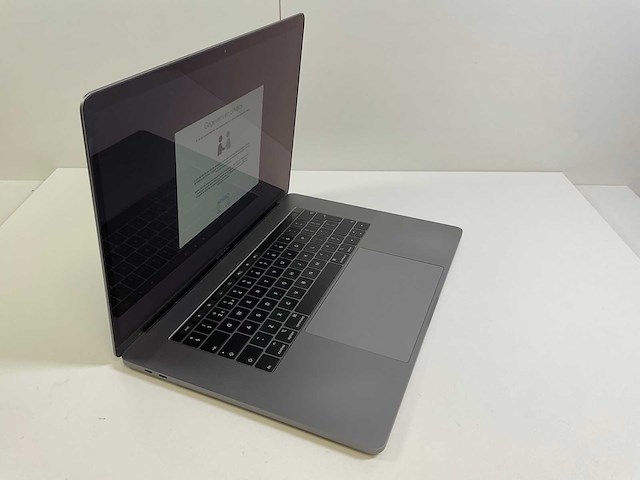 Apple macbook pro 15.4“ core(tm) i9 9th gen, 32 gb ram, 1 tb nvme, amd radeon pro vega 20 4 gb laptop - afbeelding 2 van  7