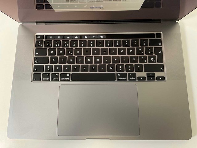 Apple macbook pro 15.4”, core(tm) i9 9th gen, 32 gb ram, 1 tb nvme amd radeon rx pro 5500m 4gb laptop - afbeelding 4 van  7
