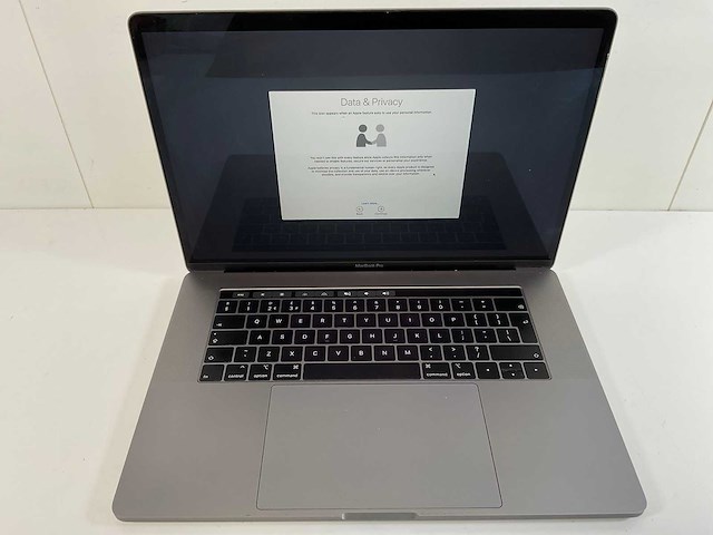 Apple macbook pro 15.4”, core(tm) i9 9th gen, 32 gb ram, 500 gb nvme, amd radeon rx 560x 4 gb laptop - afbeelding 1 van  7