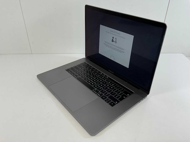 Apple macbook pro 15.4”, core(tm) i9 9th gen, 32 gb ram, 500 gb nvme, amd radeon rx 560x 4 gb laptop - afbeelding 3 van  7