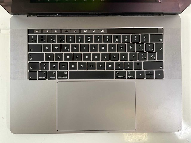 Apple macbook pro 15.4”, core(tm) i9 9th gen, 32 gb ram, 512 gb nvme laptop - afbeelding 2 van  4
