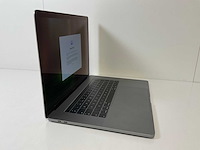 Apple macbook pro 15.4”, hexacore i7, 16 gb ram, 256 gb ssd, amd radeon pro 555x 4 gb laptop - afbeelding 2 van  7