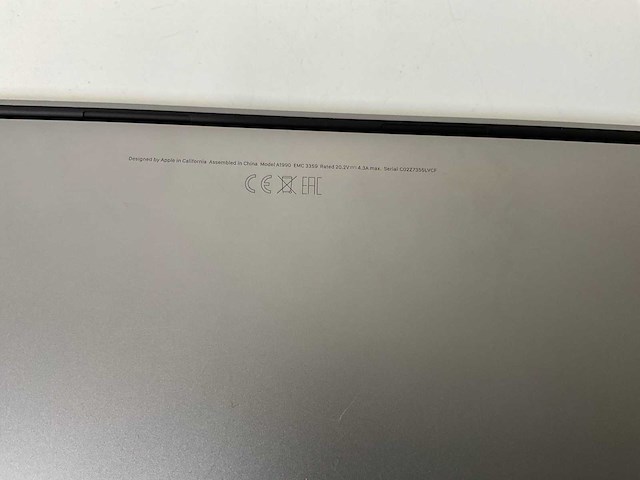 Apple macbook pro 15.4”, hexacore i7, 16 gb ram, 256 gb ssd, amd radeon pro 555x 4 gb laptop - afbeelding 7 van  7