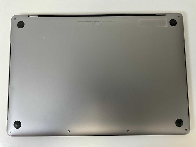 Apple macbook pro 15.4”, hexacore i7, 16 gb ram, 512 gb ssd, amd radeon pro 555x 4 gb laptop - afbeelding 6 van  7