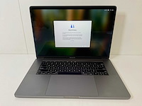 Apple macbook pro 15.4”, hexacore i7, 16 gb ram, 512 gb ssd, amd radeon pro 560x 4 gb laptop - afbeelding 1 van  7