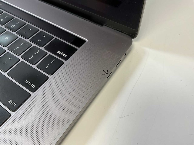 Apple macbook pro 15.4”, intel hexacore i7, 16 gb ram, 256 gb nvme, amd radeon pro 555x 4 gb laptop - afbeelding 5 van  9