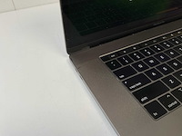 Apple macbook pro 15.4”, intel hexacore i7, 16 gb ram, 256 gb nvme, amd radeon pro 555x 4 gb laptop - afbeelding 6 van  9