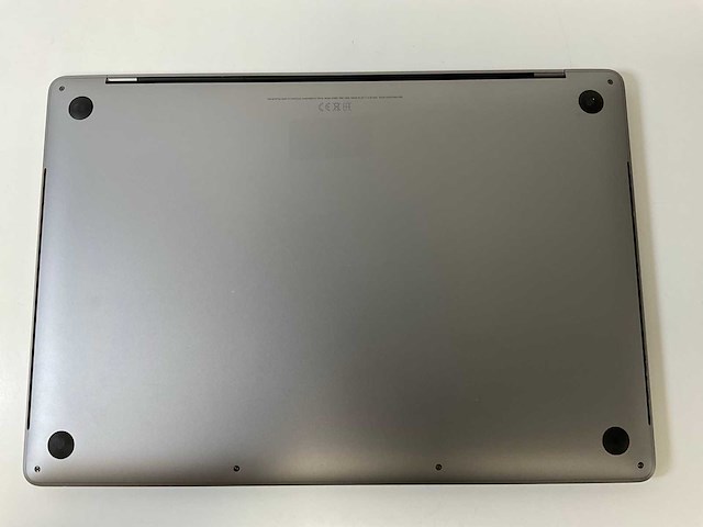 Apple macbook pro 15.4”, intel hexacore i7, 16 gb ram, 256 gb nvme, amd radeon pro 555x 4 gb laptop - afbeelding 8 van  9
