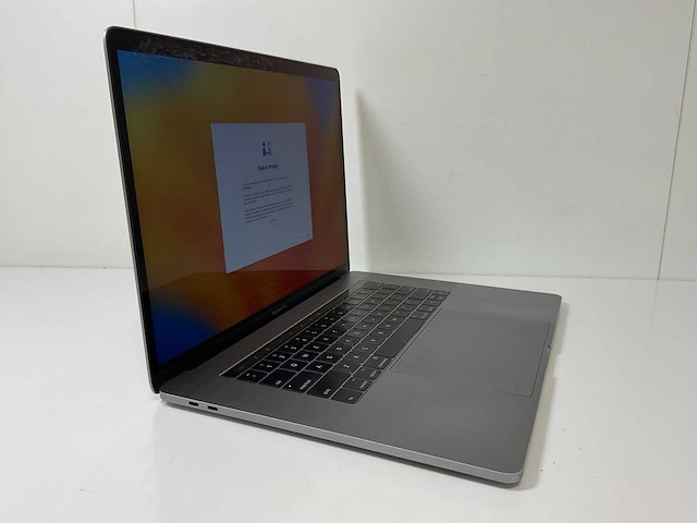 Apple macbook pro 15.4”, quadcore i7, 16 gb ram, 1 tb ssd, amd radeon pro 560 4 gb laptop - afbeelding 2 van  7